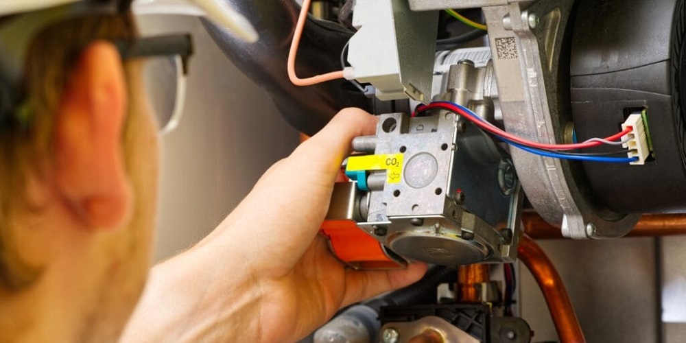 شعله آبگرمکن روشن نمیشود؛ چرا مشعل یا شعله اصلی کار نمیکند؟