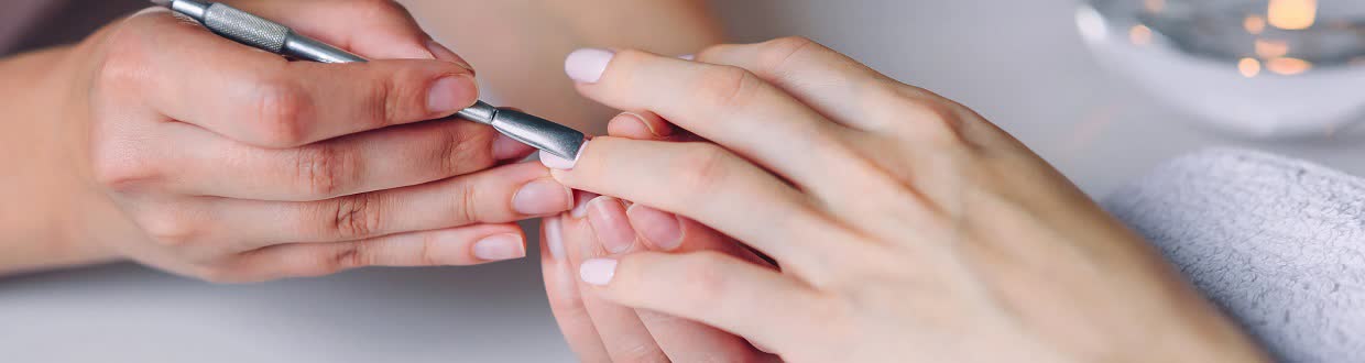 آموزش طراحی و کاشت ناخن