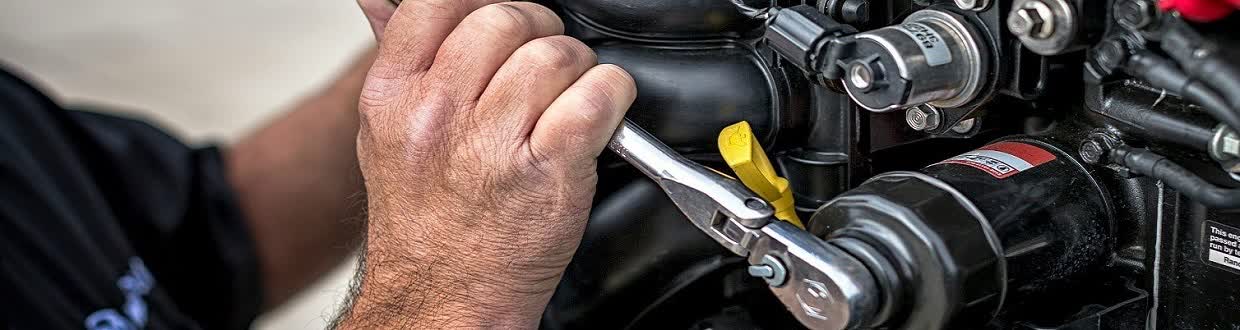 تعمیر موتور قایق و شناور
