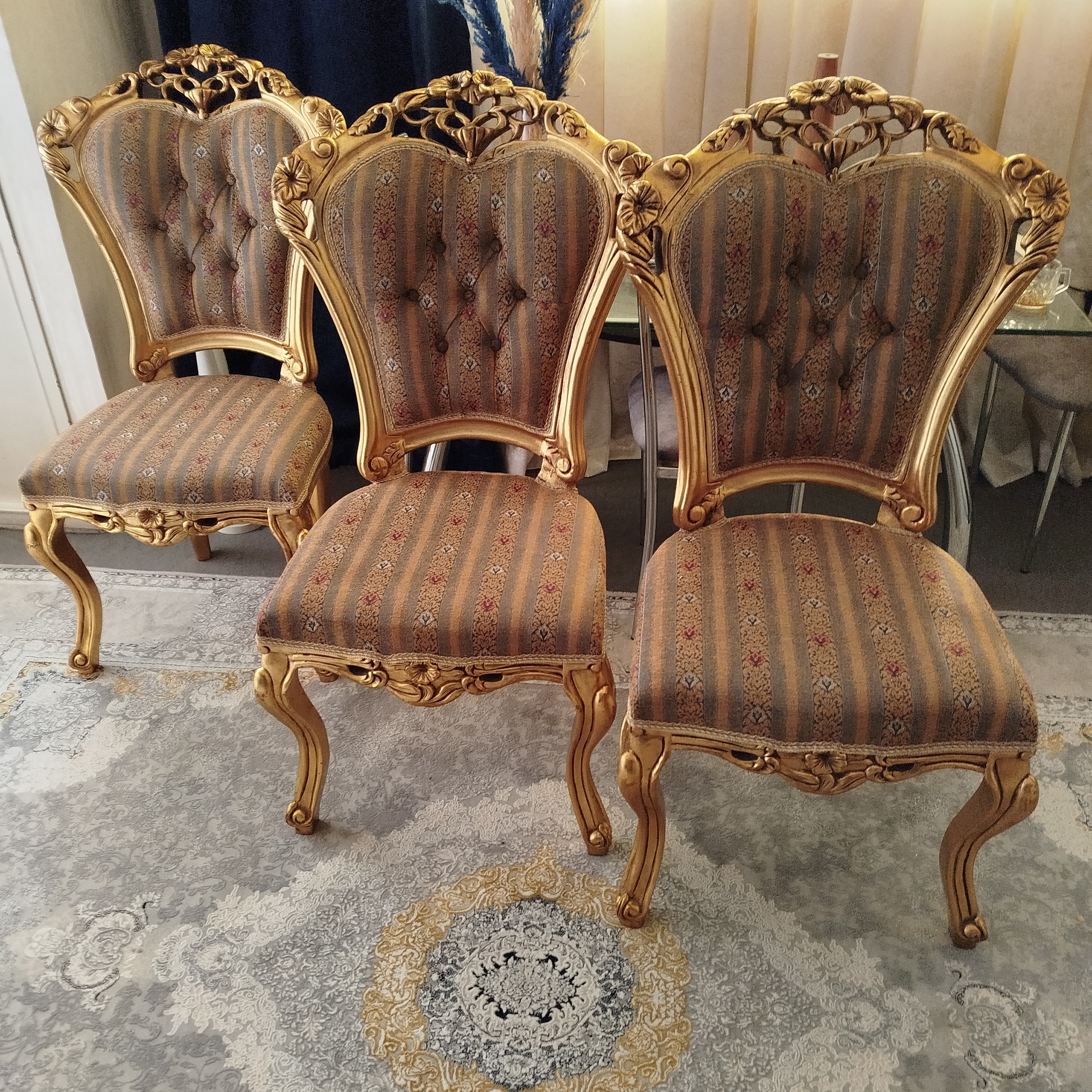 تعمیر و بازسازی مبل استیل کلاسیک و راحتی، تمام پارچه و صندلی ناهار خوری