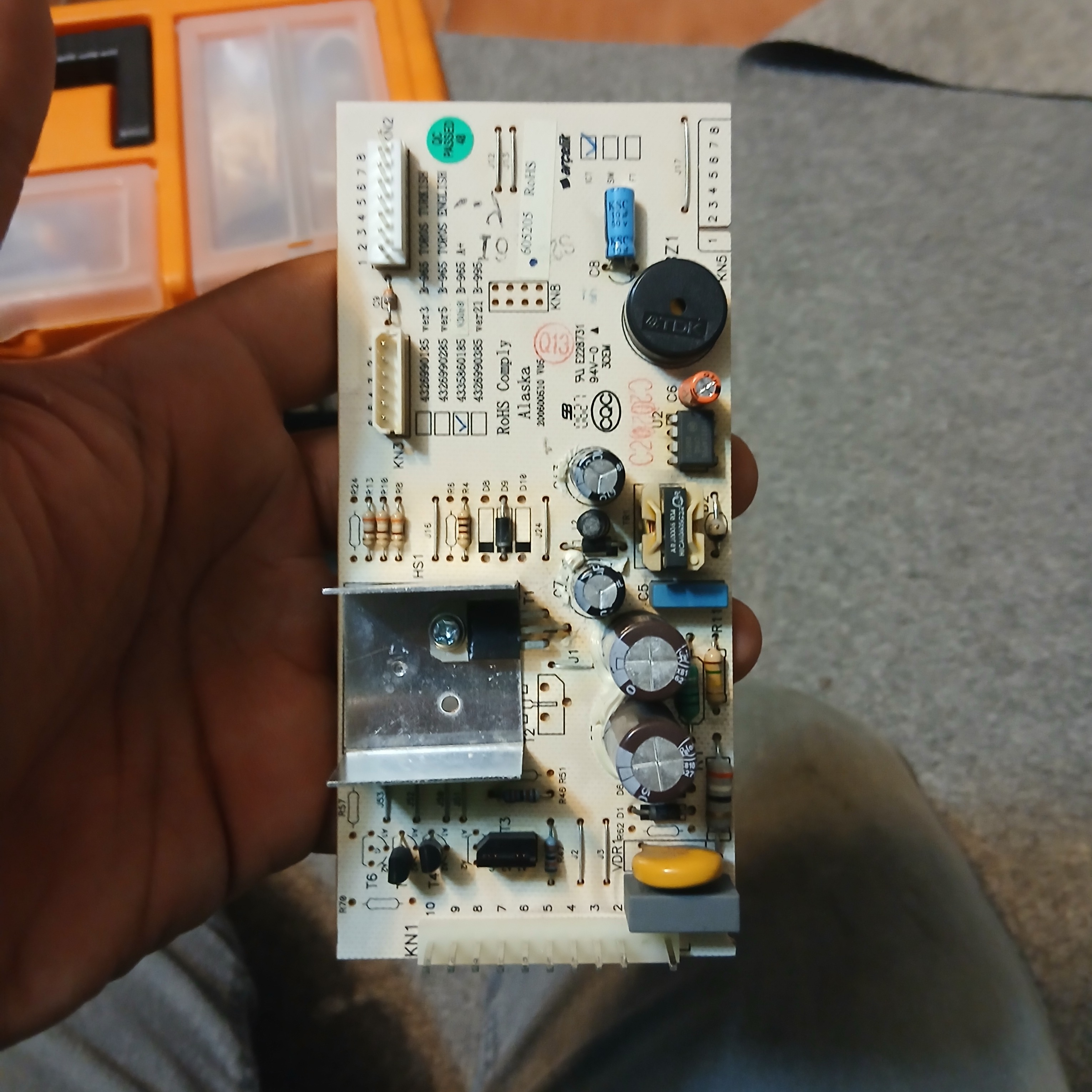 تعمیرات کلیه یخچالهای نوفراست و برفکی