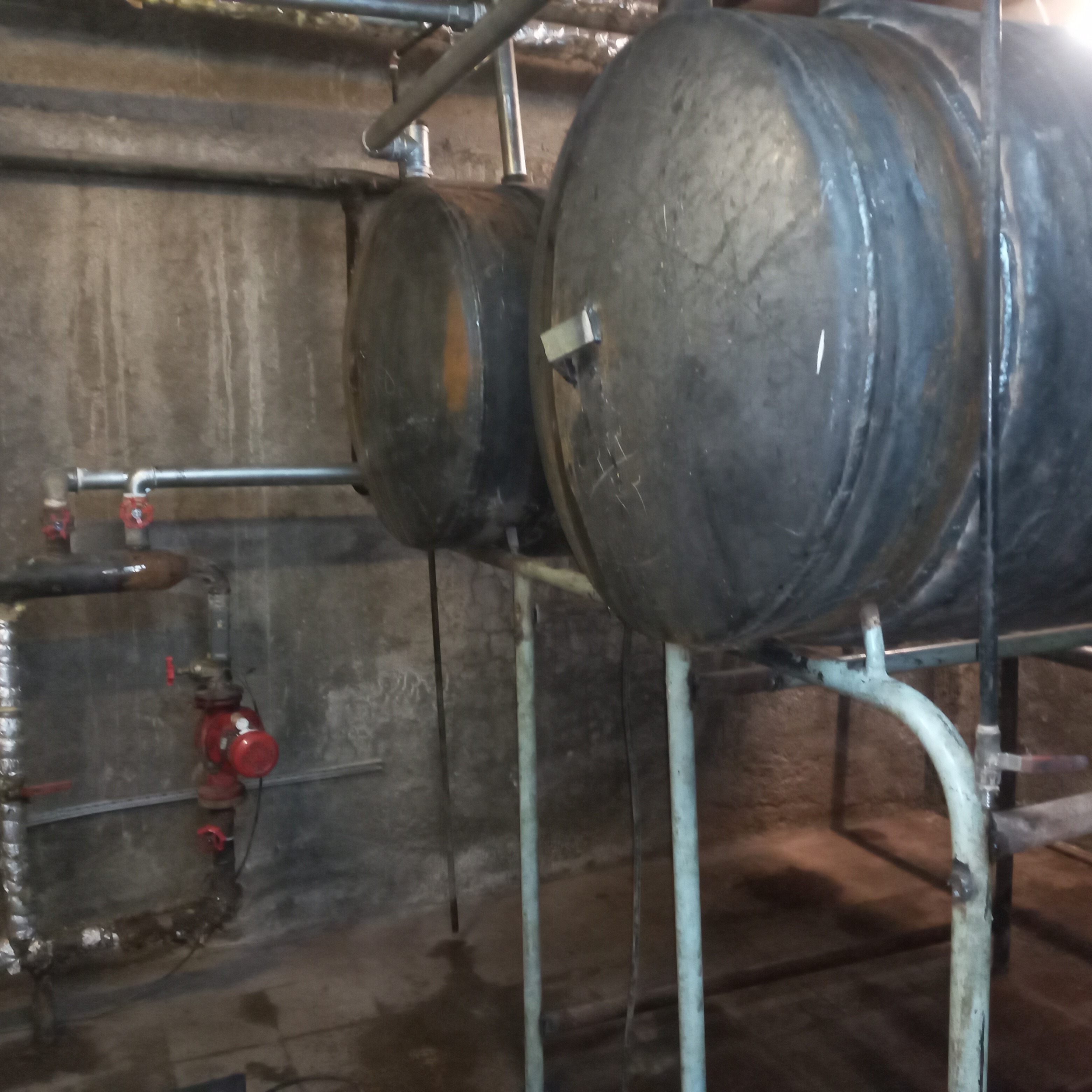 سرویس وتعویض مخازن دوجداره شوفاژ خانه