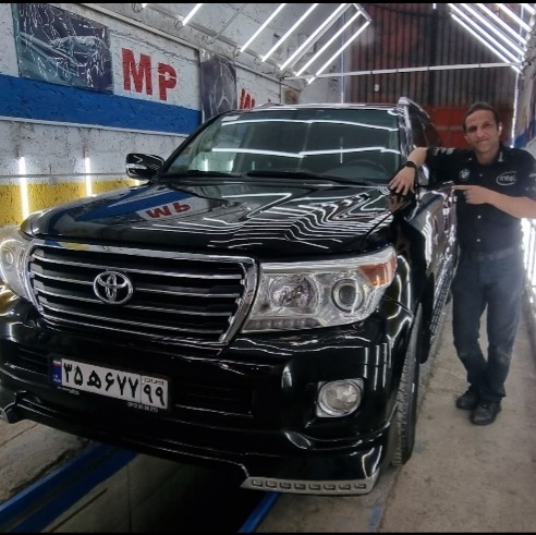 کارشناسی لندکروز مشکی