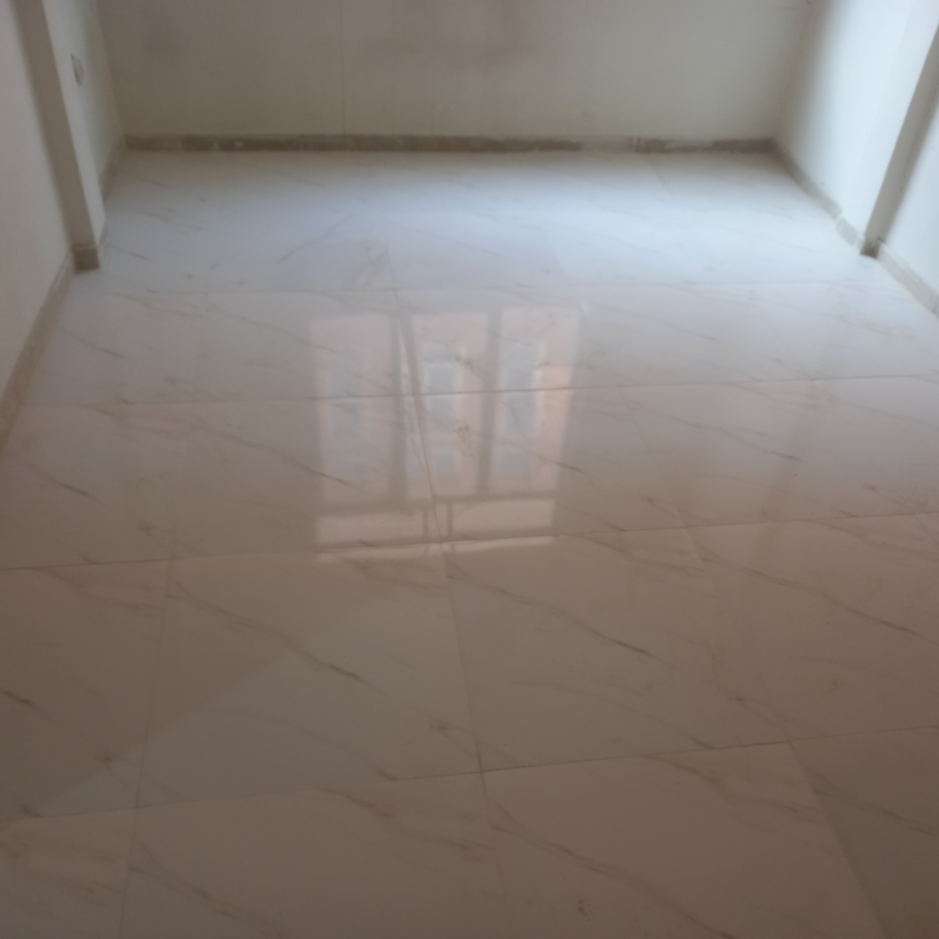 سرامیک کف اتاق