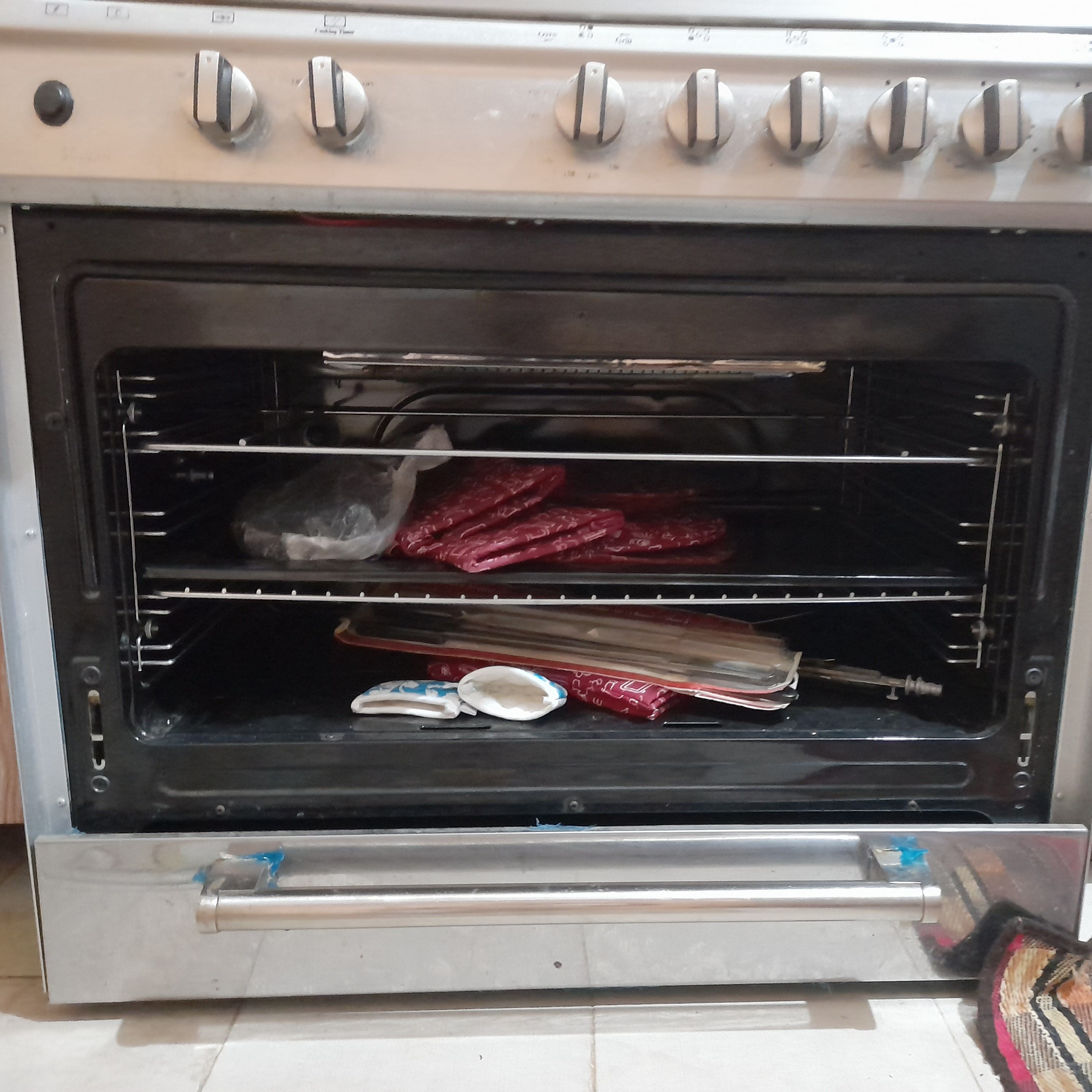 نصب انواع شیشه های اجاغ گاز  و ماکروفر و ماکروویو و گاز های صحفه ای