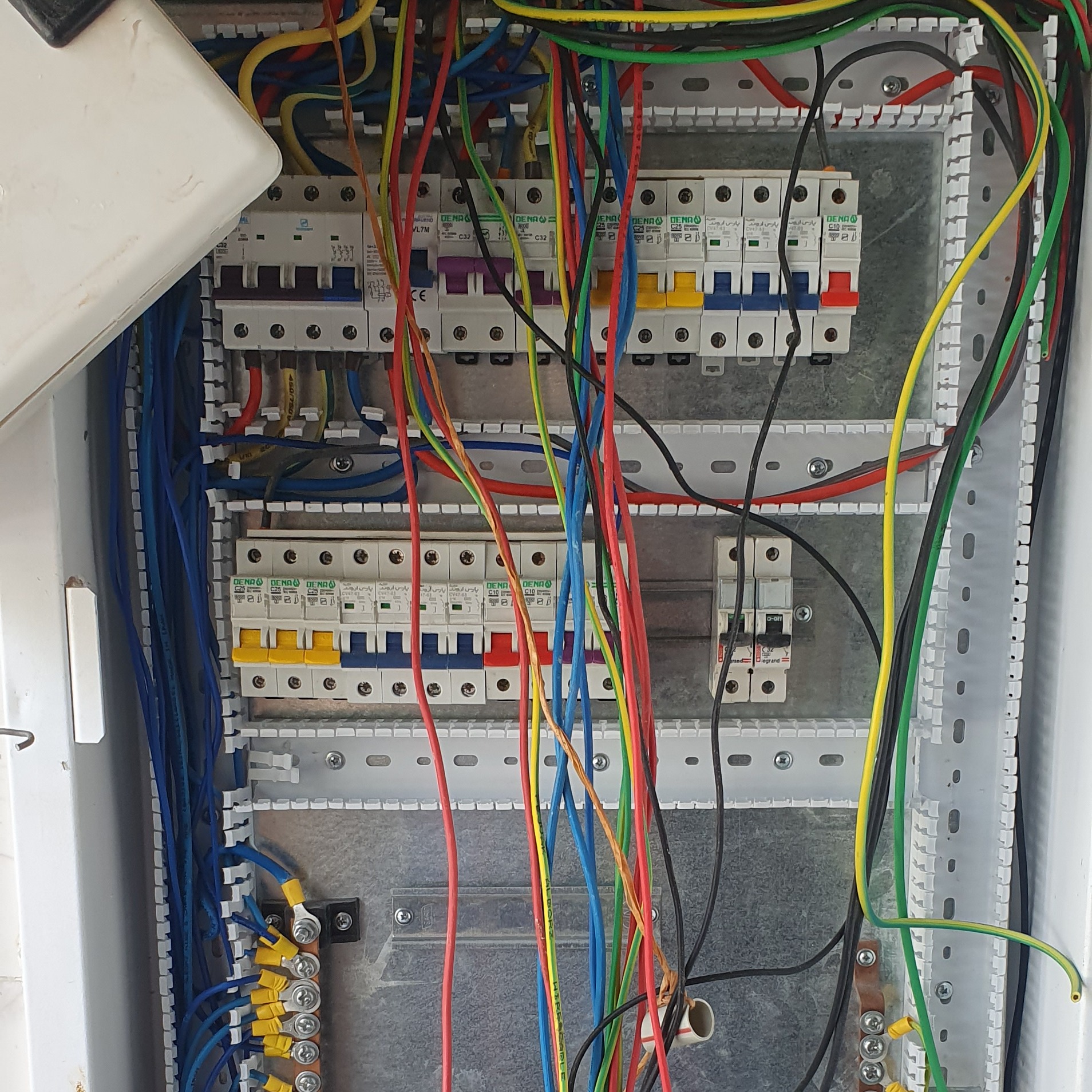 عیب یابی تابلو برق