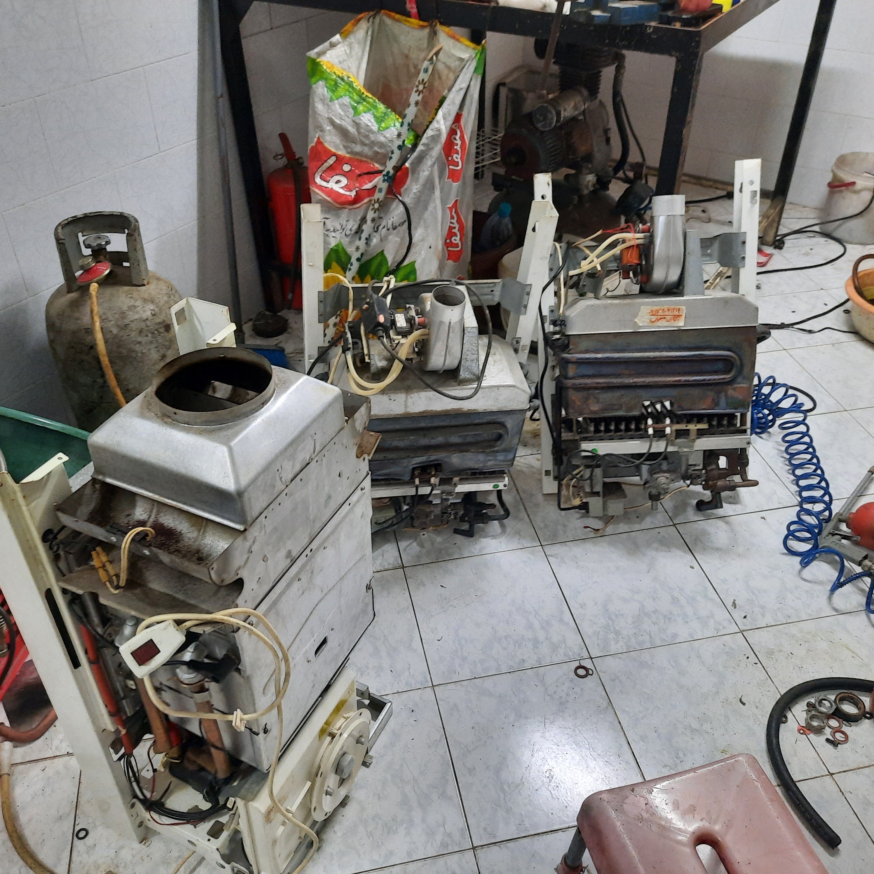تعمیر انواع آبگرمکن گازی و برقی، پکیج،اجاق گاز و....