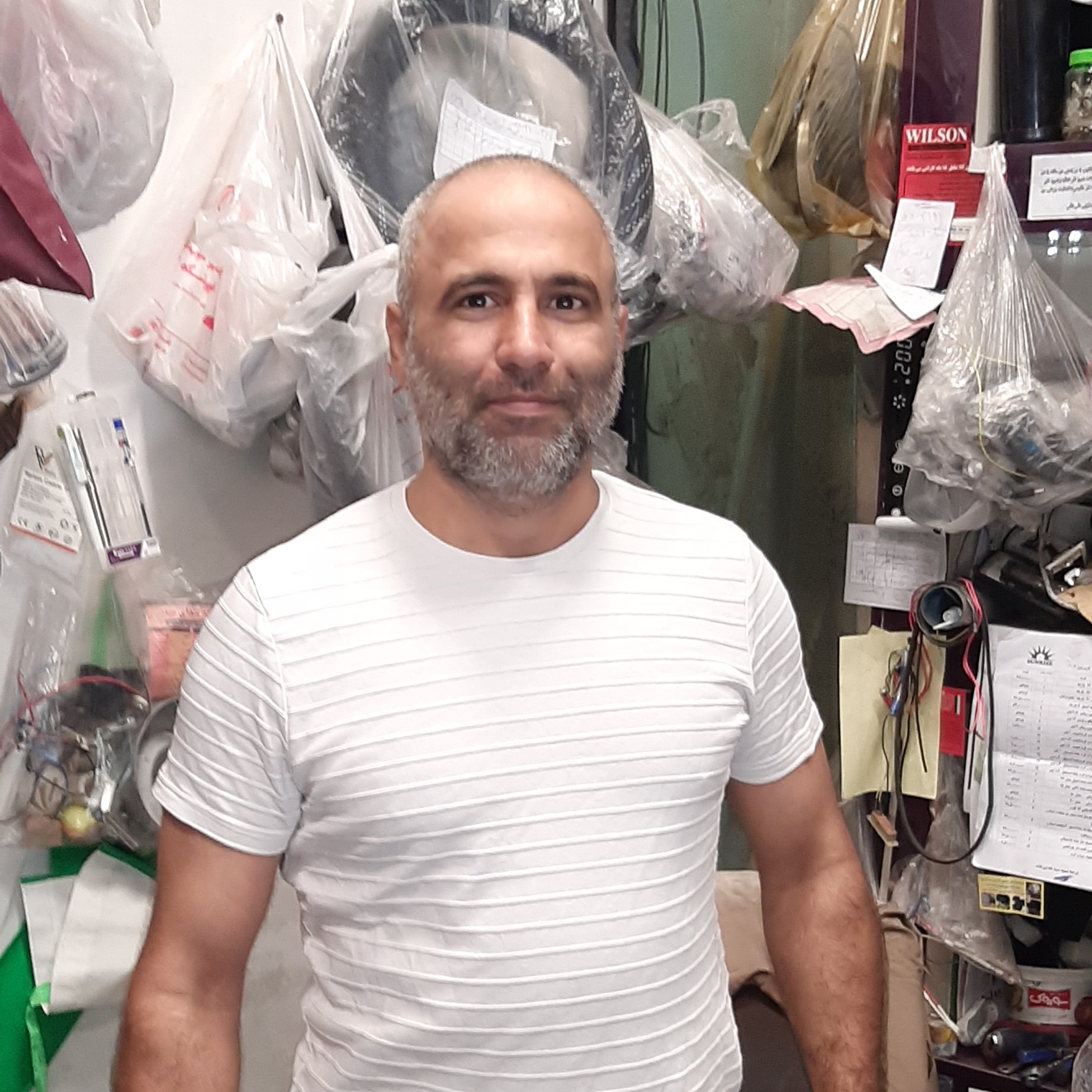 تعمیرکار انواع جاروبرقی اسپرسوساز چایساز سشوار و....