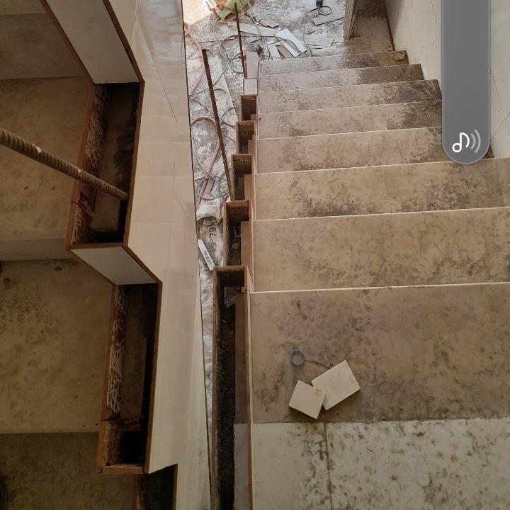 نصب کاشی و سرامیک با چسب و دوغاب