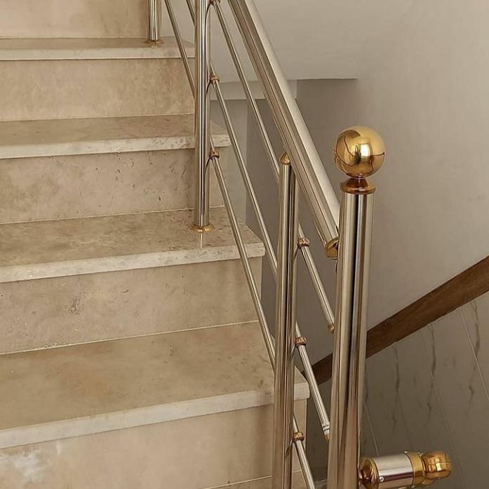 اجرای نرده استیل ۳ خط با یراق طلایی