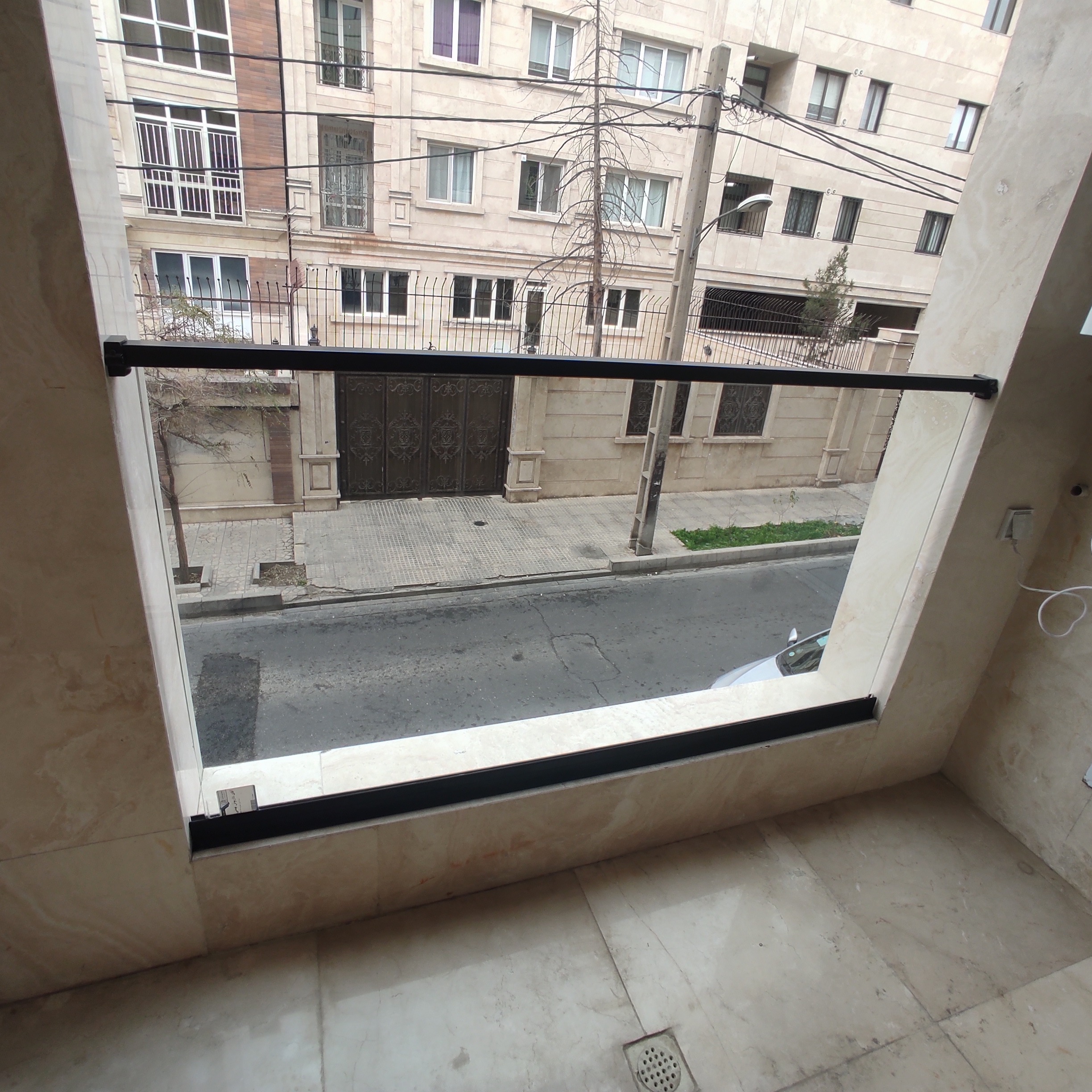 ساخت و اجرای نرده شیشه ای جان پناه تراس