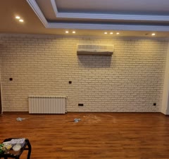 بازسازی کف پارکت و دیوار آجر سفید دکوراتیوو سقف کنافی
