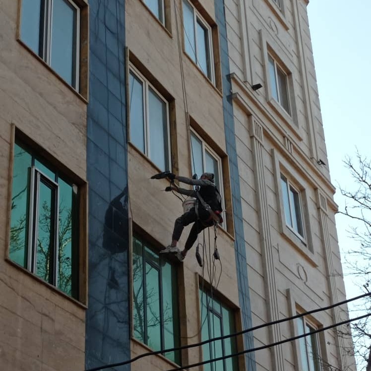 پیچ رول پلاک سنگ نما با بتونه هم رنگ