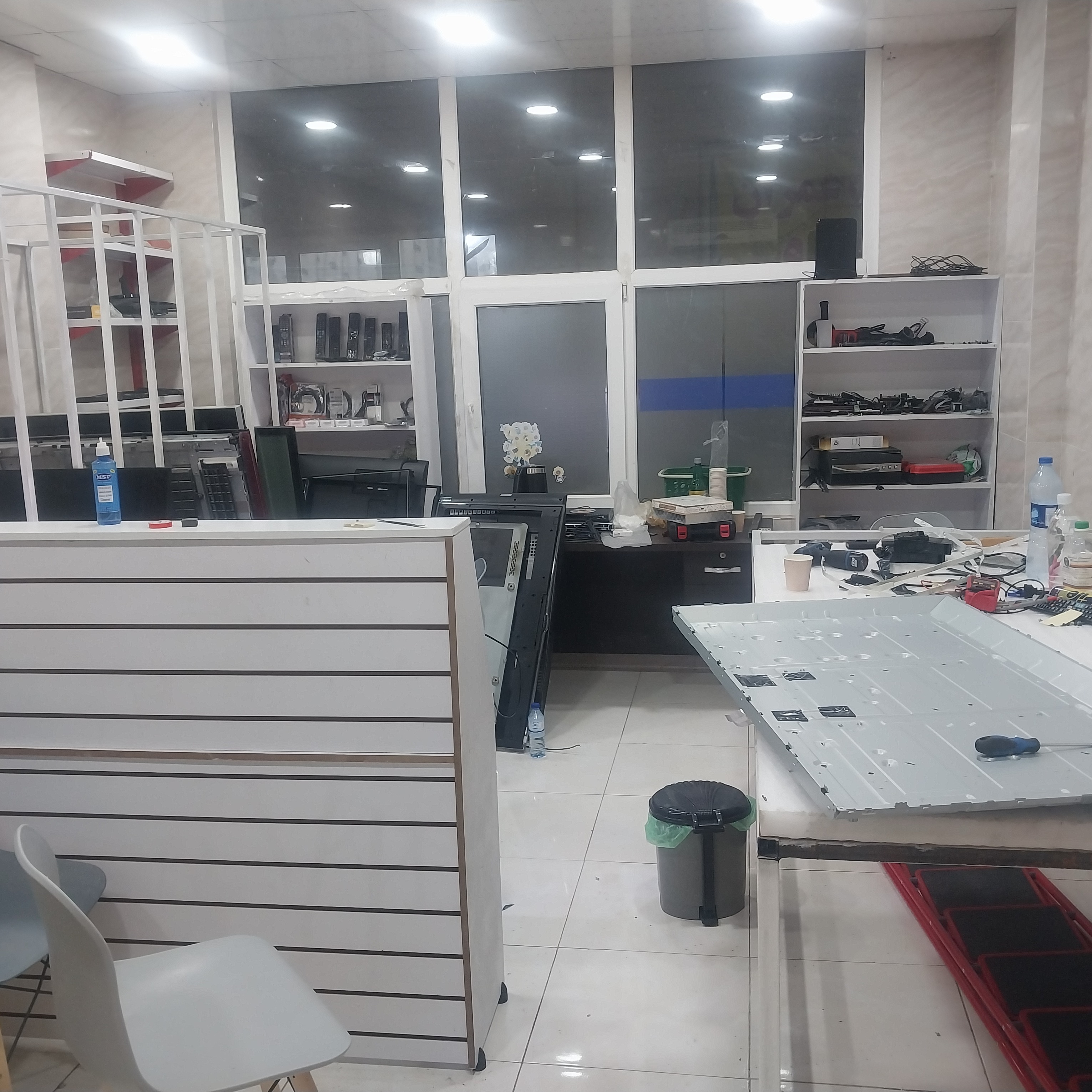 تعمیرات حرفه ای تلویزیون در منزل تعمیر و تعویض ال ای دی شکسته