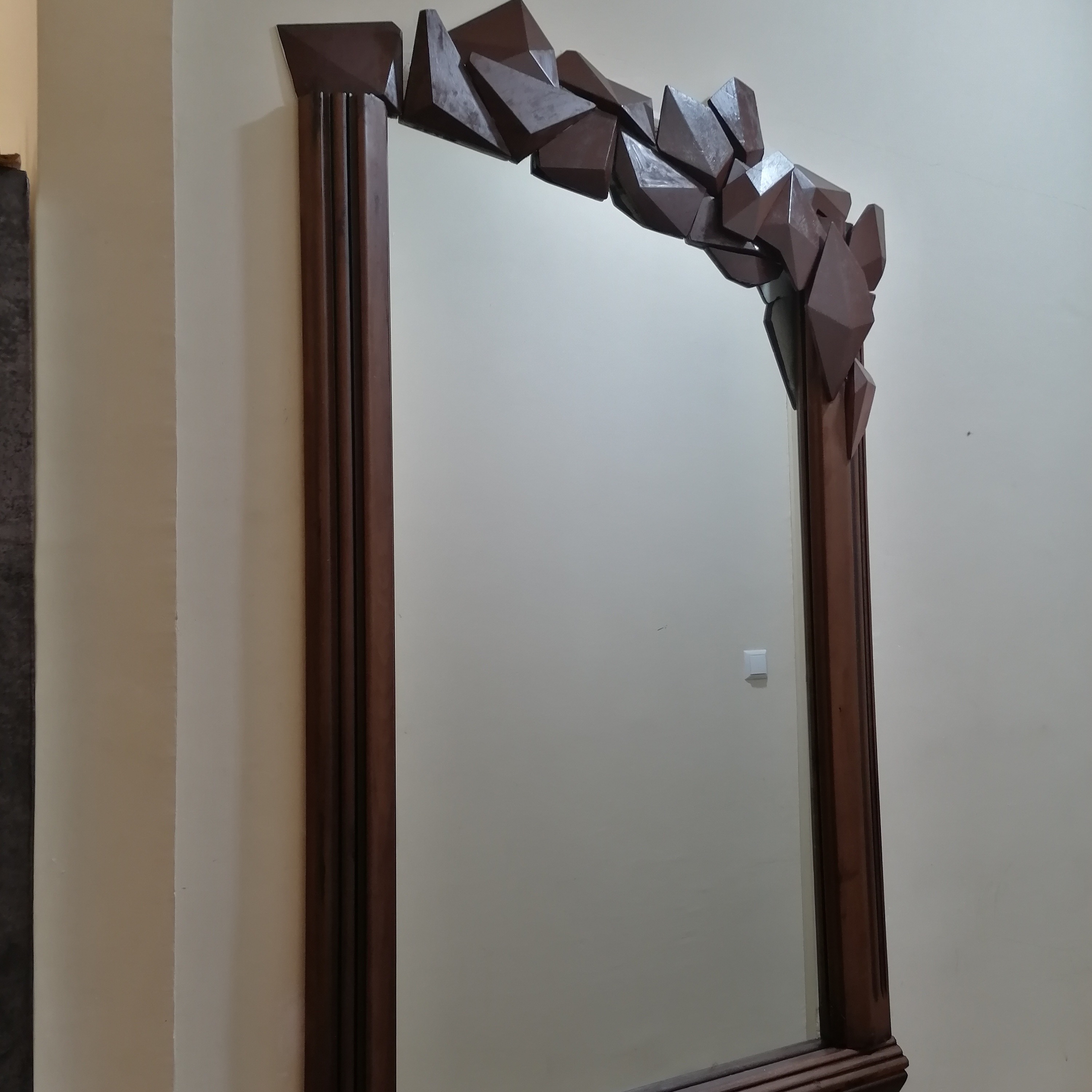 اجرای آیینه کاری با گچبری رنگی سه بعدی