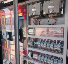 مونتاژ تابلو برق صنعتی و plc ,,وایرینگ ,برنامه نویسی،تامین قعطات