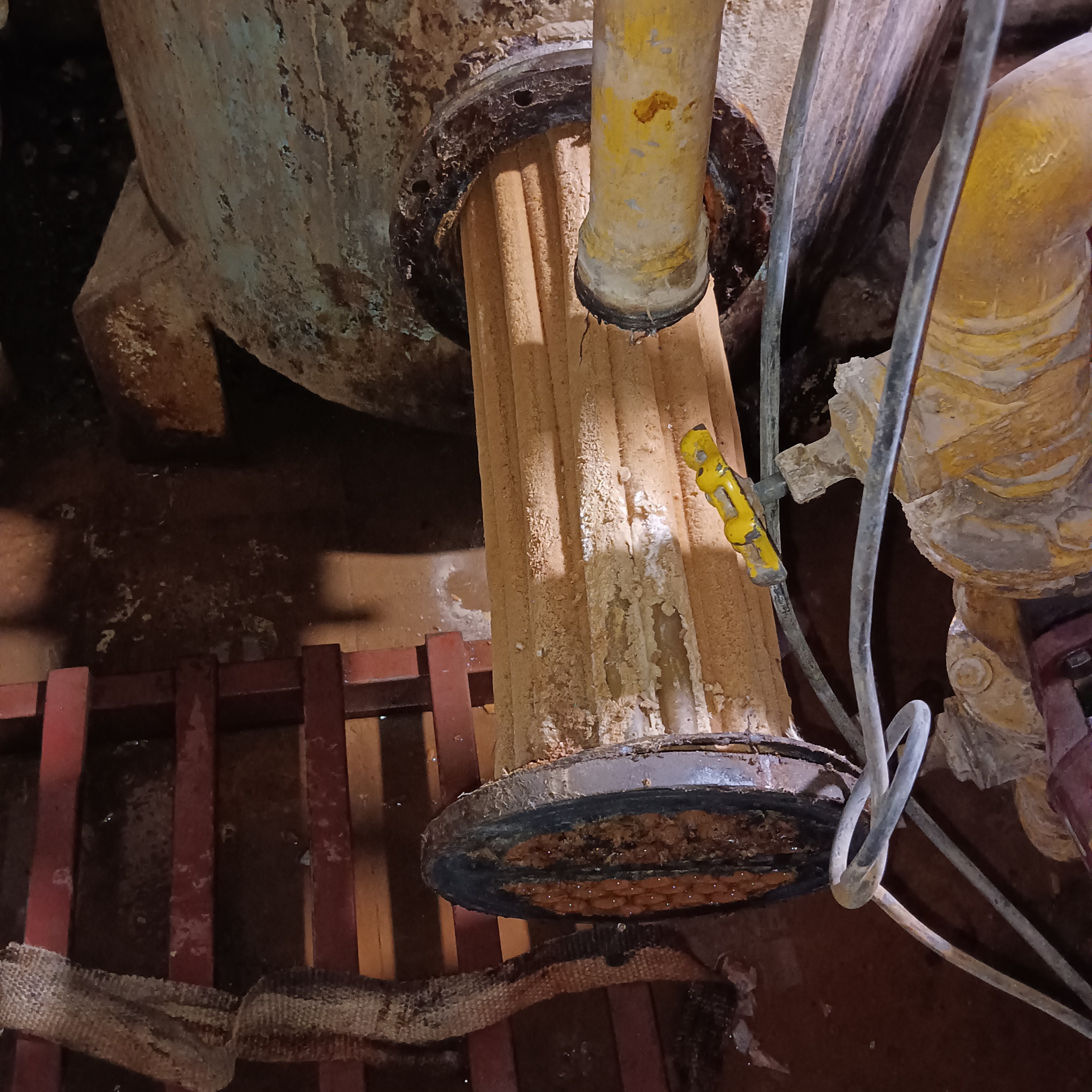 باز کردن مبدل منبع ابگرم جهت اسید شویی