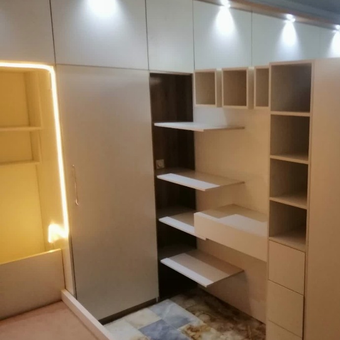 کتابخانه، تخت