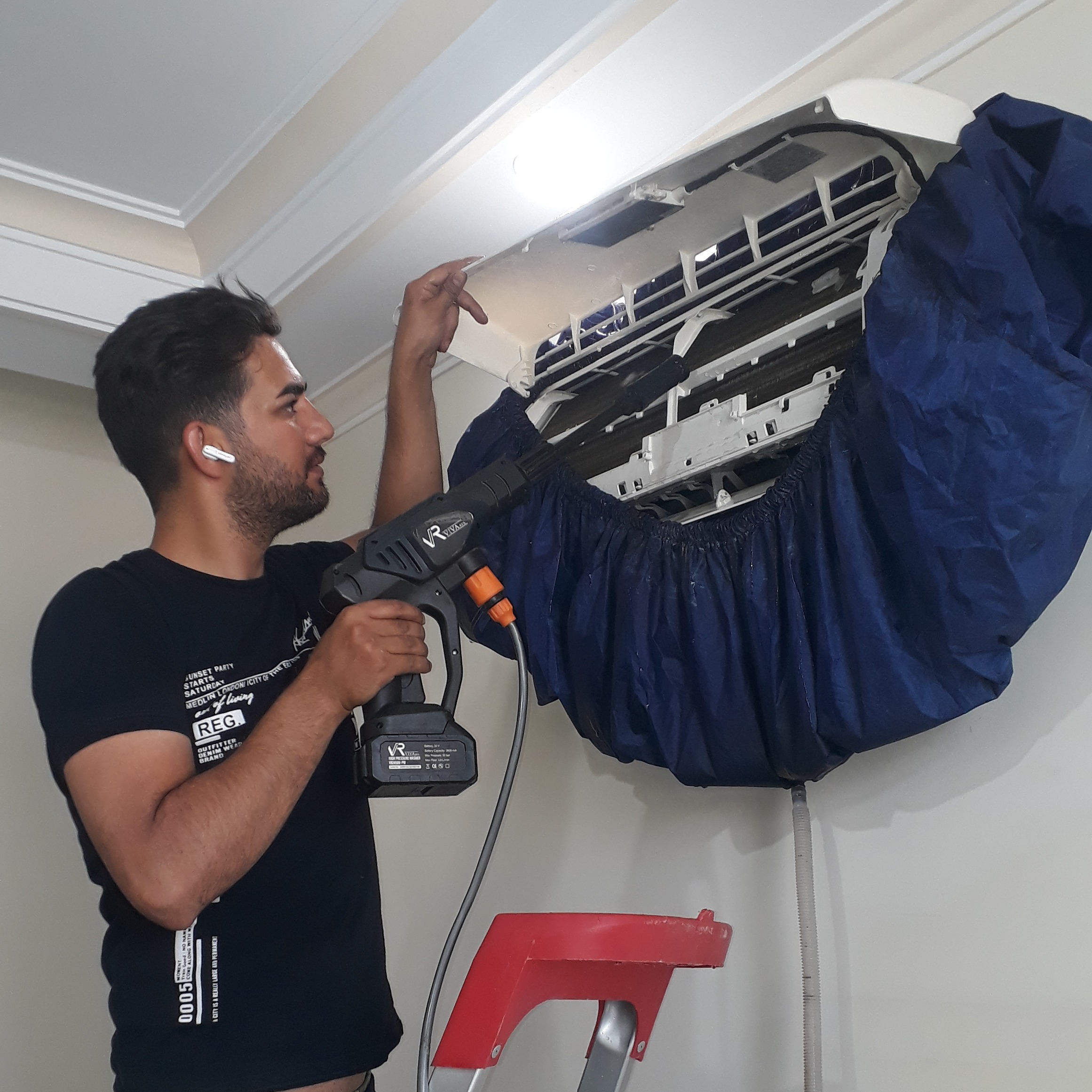 نصب تعمیر سرویس شارژ گاز انواع کولرگازی و پکیج هستم و مدرک بین المللی دارم
