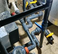 لوله کشی ۵لایه گرمایش از کف ودومی موتورخانه استخر