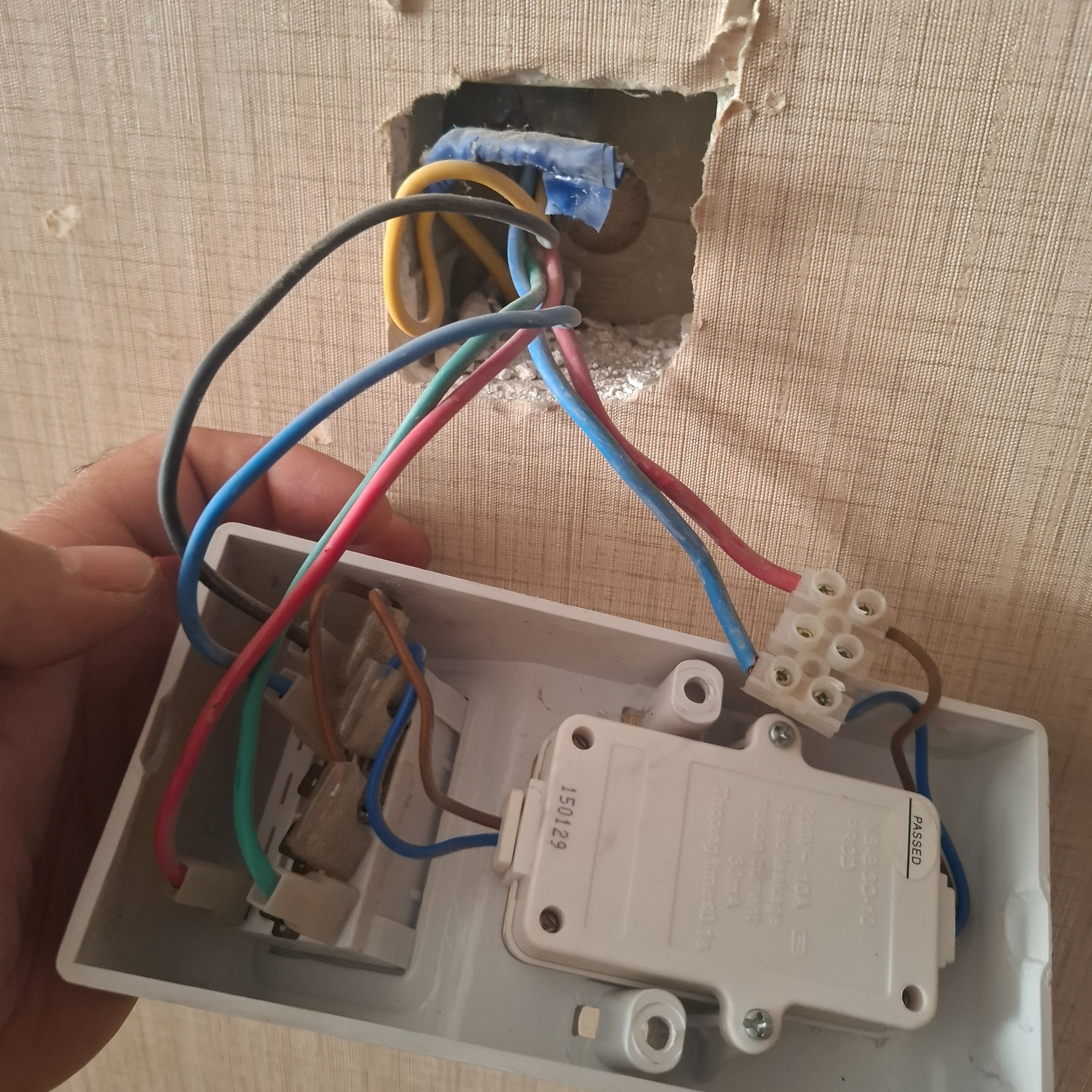 نصب روشویی سینگ ظرفشویی لوله کشی اب اتصالی برق ساختمان تعمیر بخاری کولر اجاق ابگرمکن کاربراتوری