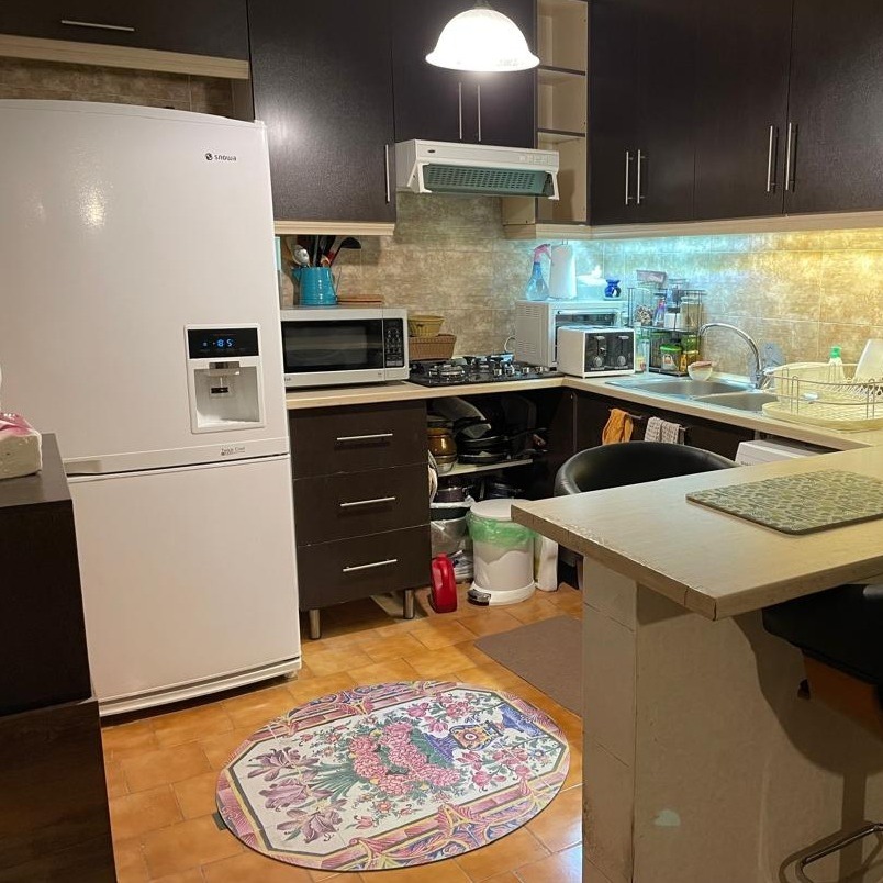 روکش و تعمیرات کابینت برای جاگذاری یخچال ساید، نصب درب و خورده کاری