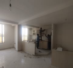 با دقت و دلسوز