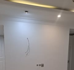 طراحی و اجرای تی وال با پی وی سی و پنل پشت تلویزیون ونورپردازی