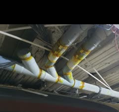 زیر سقفی پارکینگ این قسمت شیب لوله ها برعکس شده بود که اتصالات رو جدا کردیم دوباره نصب کردیم