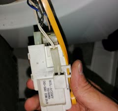 تعویض میکروسویچ درب