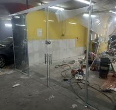 اجرای انواع درب های شیشه سکوریت و تعمیرات ریگلاژ درب شیشه سکوریت