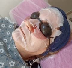 پاکسازی تخصصی پوست صورت بانوان