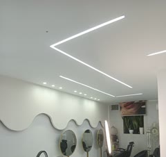 اجرا کناف سقف و طرح دکوراتیو موج دریا روی دیوار