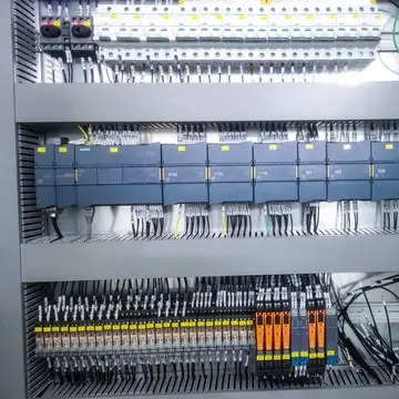 ساخت تابلو های صنعتی و اتوماسیون