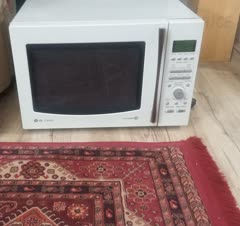 روشن نمیشد و دستگیر ه  ش  شکسته بود .