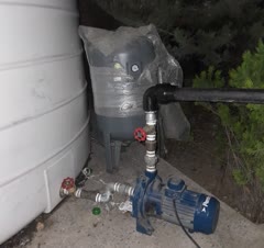 نصب پمپ و منبع آب