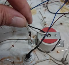 نصب، سرویس، چیدمان ،تعمیر و بازسازی لوستر و چراغ های روشنایی منزل، حیاط و، فضای سبز و نمای ساختمان و رفع کامل اتصالات و خرابی‌های پیش آمده برای لوازم روشنایی