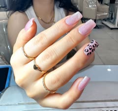 کاشت وترمیم ناخن