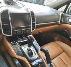 نظافت وواکس داخل خودرو