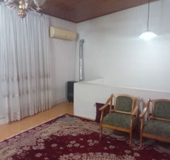 خونه دوطبقه بود این طبقه بالای هستش