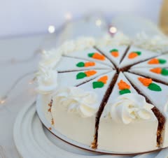 کیک هویج با فیلینگ کرم چیز فراستینگ