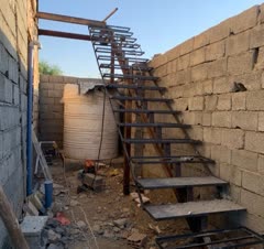 طراحی و اجرای پله فلزی شمشیری