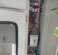 کلیه امور برقی و الکتریکی در زمینه های تعمیرات و اجرا و روشنایی و تابلو های صنعتی و اداری و خانگی