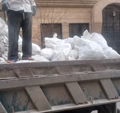 حمل نخاله ساختمانی توسط خاور و بابکت و کارگر