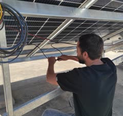 نصب سیستم پنل خورشیدی با ظرفیت ۵ کیلو وات برای واحد مسکونی