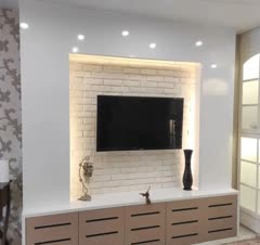 طراحی و اجرای تی وی وال به همراه نور پردازی و نصب سنگ آنتیک