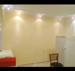 رنگ روغنی کرم تیره