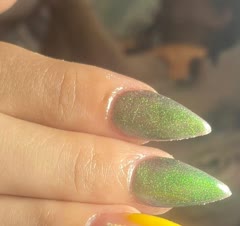 کاشت ناخن با آف ویژه فقط ۳۵۰