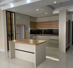 کابینت هایگلاس مدرن سفید گردویی بهمراه ویترین فرم لس