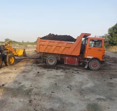 حمل نخاله با کارگر و بابکت، توزیع مصالح ساختمانی و کود حیوانی پوسیده مرغوب بدون قاطی